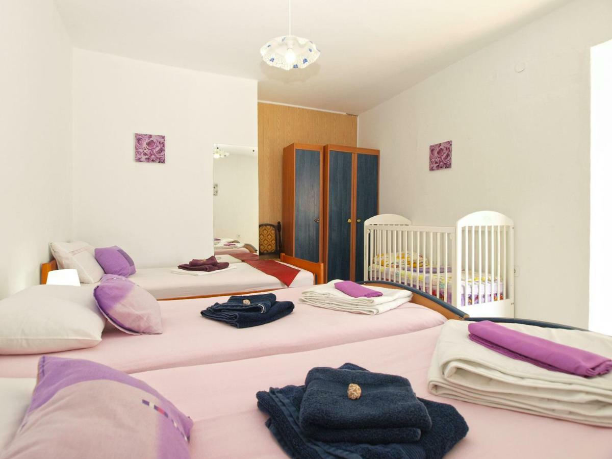Apartments Davor 1676 Banjole Buitenkant foto