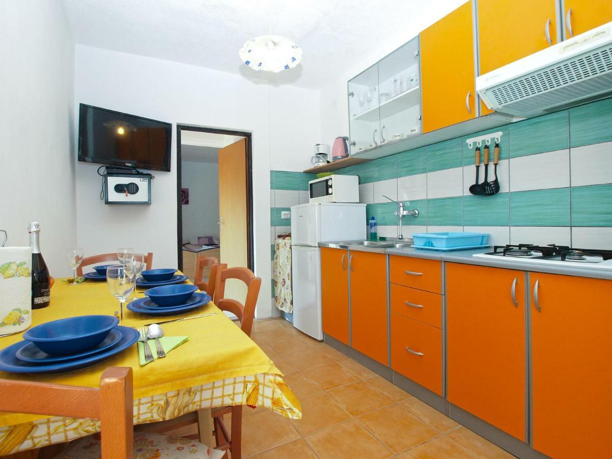 Apartments Davor 1676 Banjole Buitenkant foto