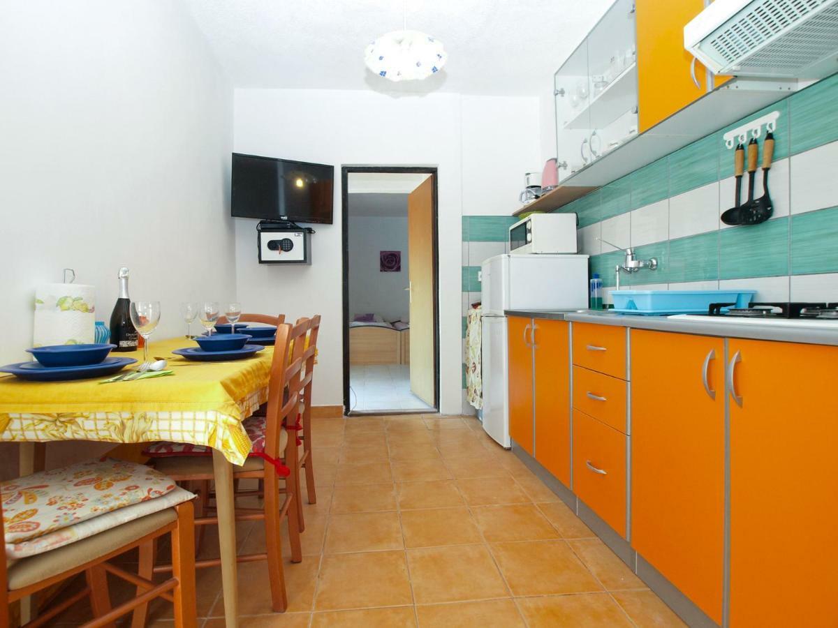 Apartments Davor 1676 Banjole Buitenkant foto