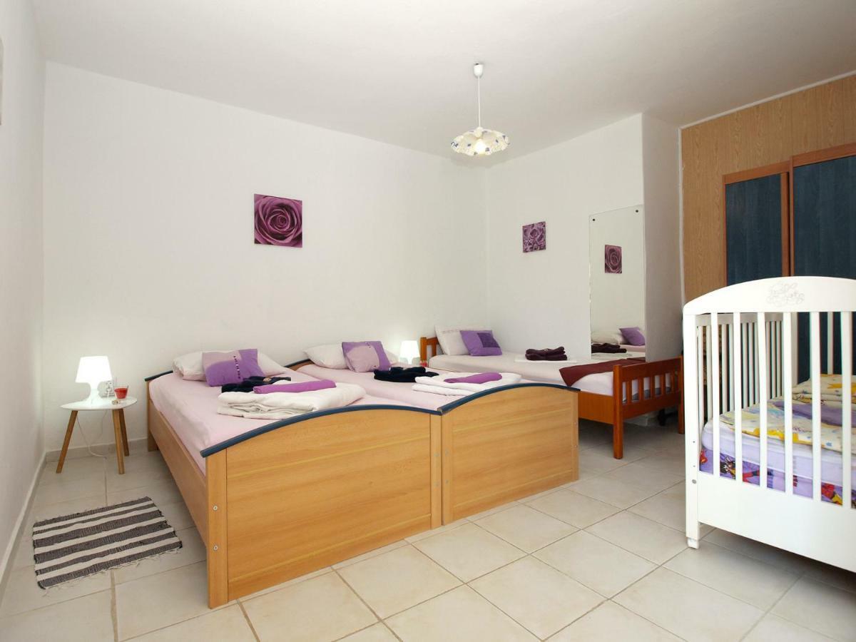 Apartments Davor 1676 Banjole Buitenkant foto