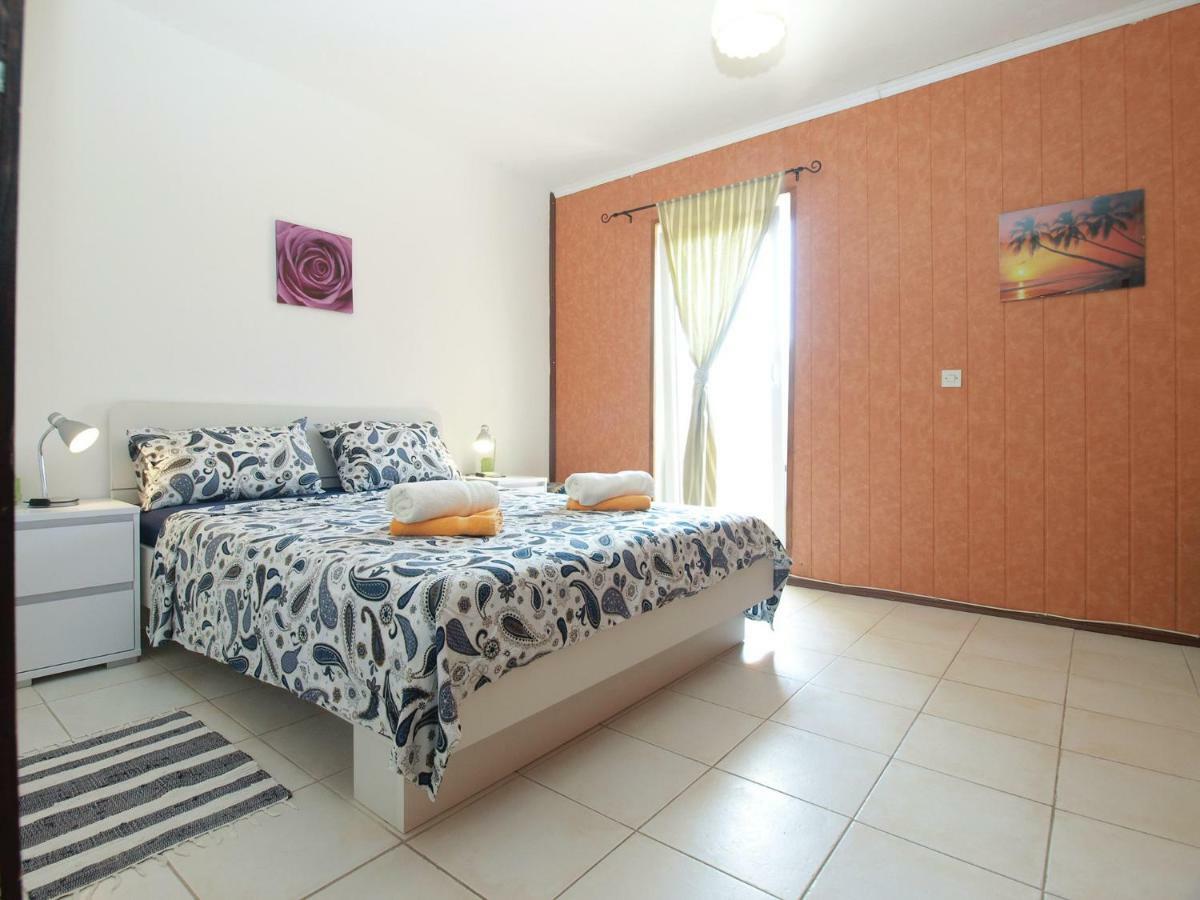 Apartments Davor 1676 Banjole Buitenkant foto