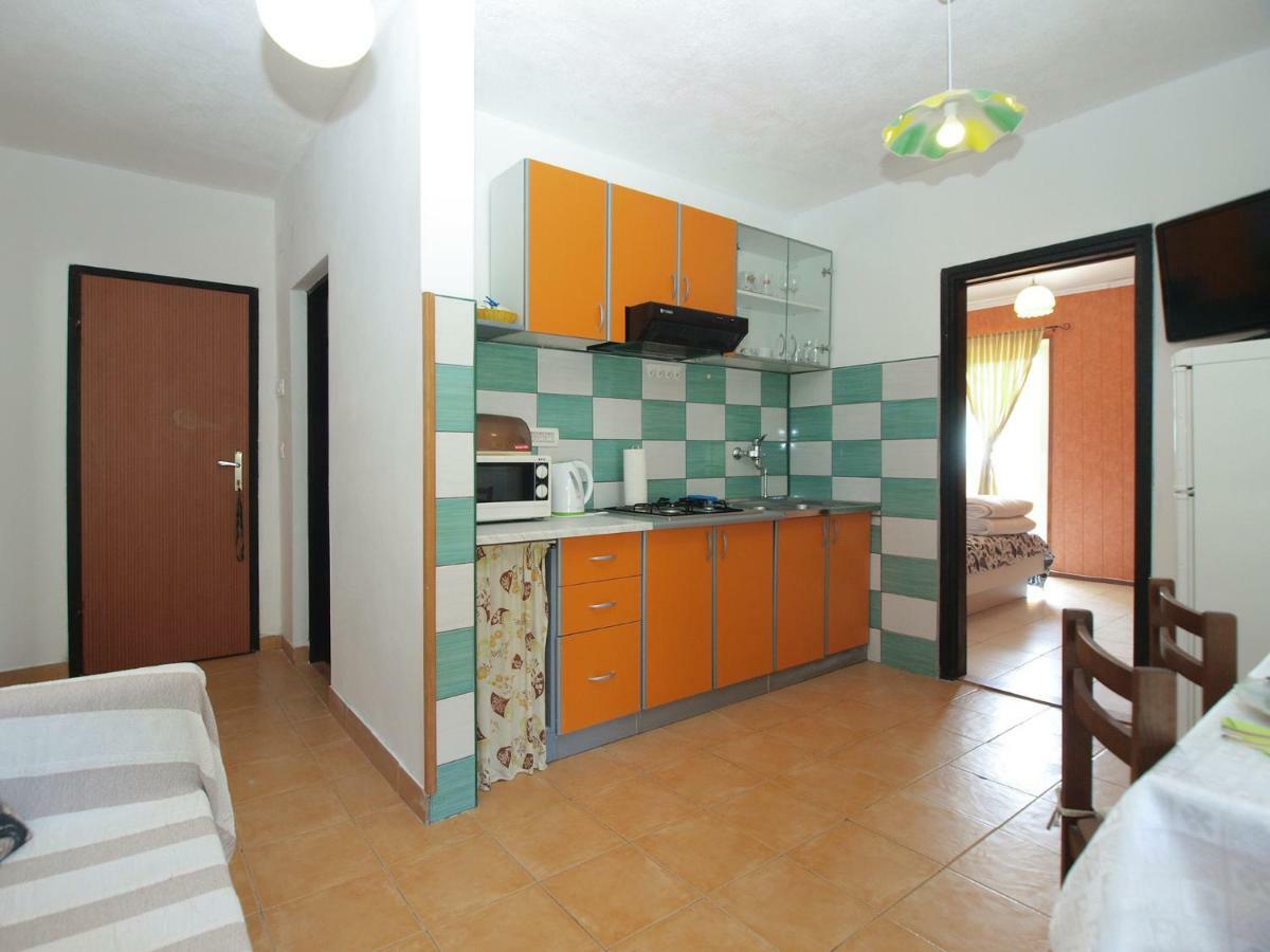 Apartments Davor 1676 Banjole Buitenkant foto